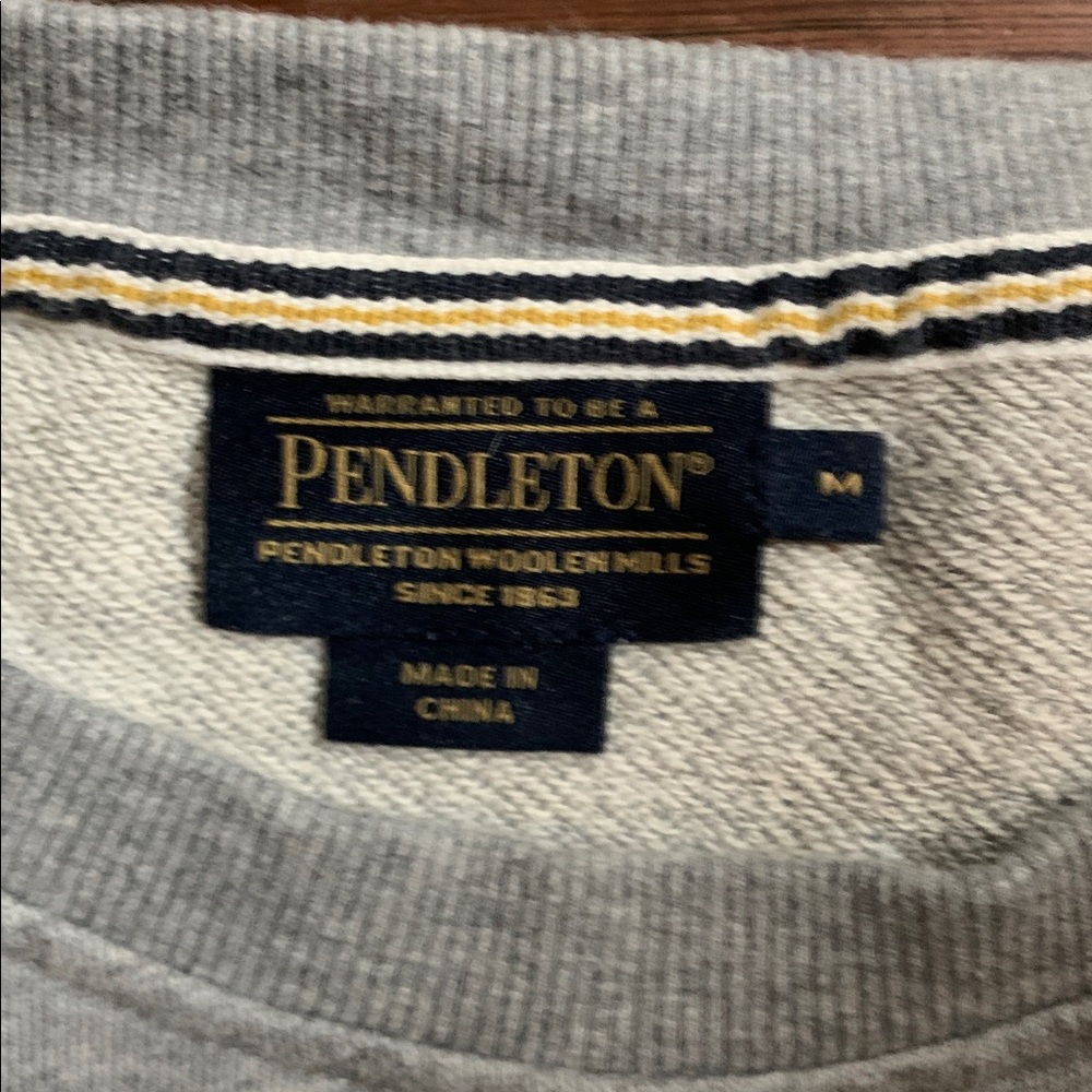 Pendleton Sweatshirt w/ Buffalo graphic - Picture 4 of 4
